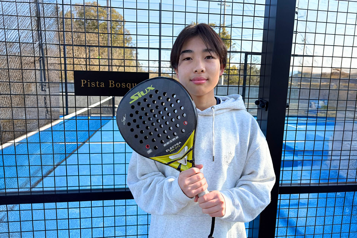 パデルビスタ今治で体験会に参加したFC今治高校の生徒